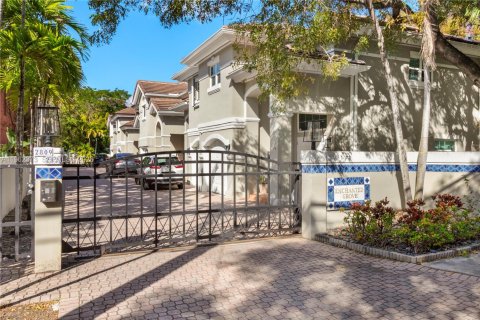 Купить таунхаус в Майами, Флорида 3 спальни, 146.79м2, № 2023886 - фото 10