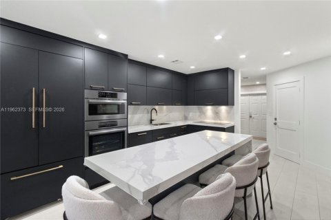 Купить таунхаус в Майами, Флорида 3 спальни, 146.79м2, № 2023886 - фото 16