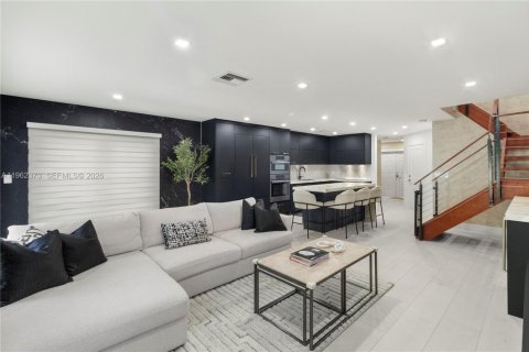 Купить таунхаус в Майами, Флорида 3 спальни, 146.79м2, № 2023886 - фото 13