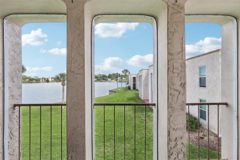 Condo in Altamonte Springs, Florida, 2 bedrooms № 2092908 - photo 2