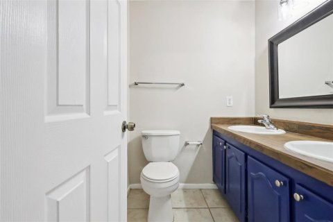 Condo in Altamonte Springs, Florida, 2 bedrooms № 2092908 - photo 13