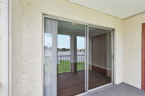 Condo in Altamonte Springs, Florida, 2 bedrooms № 2092908 - photo 18