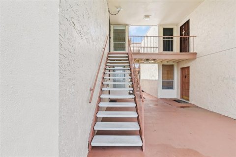 Condo in Altamonte Springs, Florida, 2 bedrooms № 2092908 - photo 23