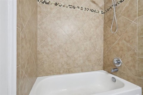 Condo in Altamonte Springs, Florida, 2 bedrooms № 2092908 - photo 14
