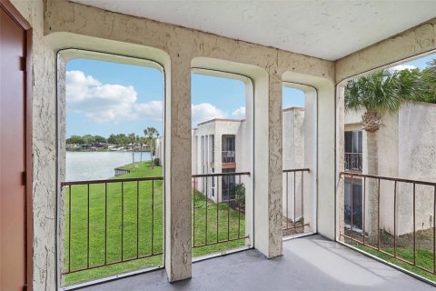 Condo in Altamonte Springs, Florida, 2 bedrooms № 2092908 - photo 19