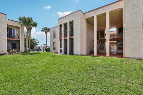 Condo in Altamonte Springs, Florida, 2 bedrooms № 2092908 - photo 21