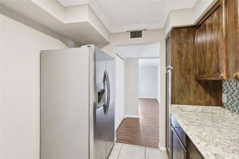 Condo in Altamonte Springs, Florida, 2 bedrooms № 2092908 - photo 8