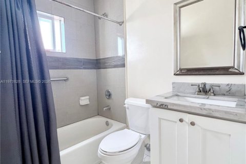 Appartement à louer à Miami, Floride: 1 chambre, 83.61 m2 № 2032447 - photo 13