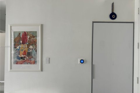 Condominio en alquiler en Miami, Florida, 2 dormitorios, 94.02 m2 № 2081171 - foto 4