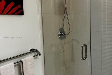 Condominio en alquiler en Miami, Florida, 2 dormitorios, 94.02 m2 № 2081171 - foto 11