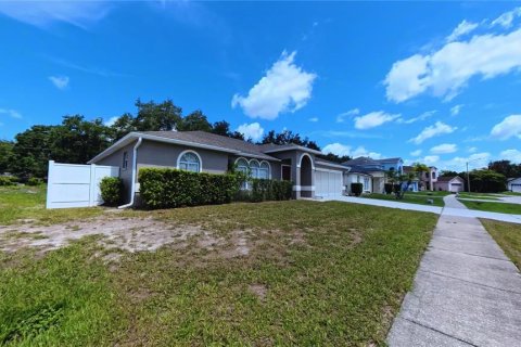 Villa ou maison à vendre à Kissimmee, Floride: 4 chambres, 172.24 m2 № 2303251 - photo 2