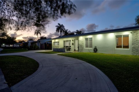 Villa ou maison à vendre à Cutler Bay, Floride: 3 chambres, 134.89 m2 № 2044617 - photo 10