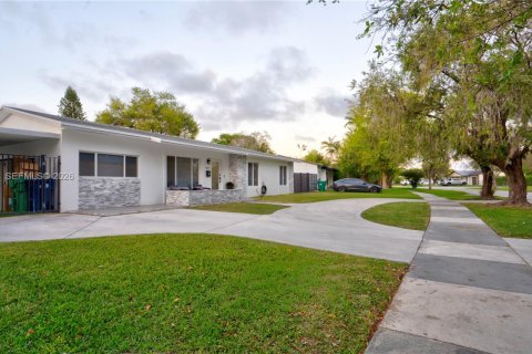 Villa ou maison à vendre à Cutler Bay, Floride: 3 chambres, 134.89 m2 № 2044617 - photo 4