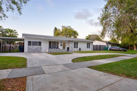 Villa ou maison à vendre à Cutler Bay, Floride: 3 chambres, 134.89 m2 № 2044617 - photo 1