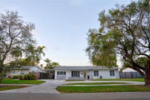 Villa ou maison à vendre à Cutler Bay, Floride: 3 chambres, 134.89 m2 № 2044617 - photo 2