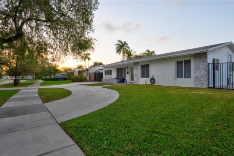 Villa ou maison à vendre à Cutler Bay, Floride: 3 chambres, 134.89 m2 № 2044617 - photo 3