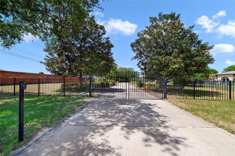 Casa en venta en Orlando, Florida, 5 dormitorios, 391.4 m2 № 2215126 - foto 3