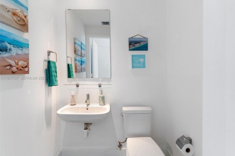 Copropriété à louer à Miami, Floride: 2 chambres, 98.48 m2 № 1986886 - photo 22