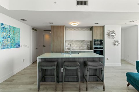 Copropriété à louer à Miami, Floride: 2 chambres, 98.48 m2 № 1986886 - photo 3