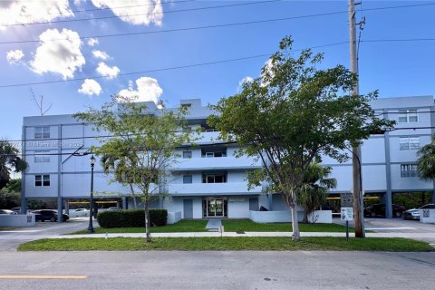 Condo in North Miami Beach, Florida, 2 bedrooms № 1976252 - photo 27