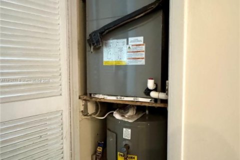 Condo in North Miami Beach, Florida, 2 bedrooms № 1976252 - photo 17