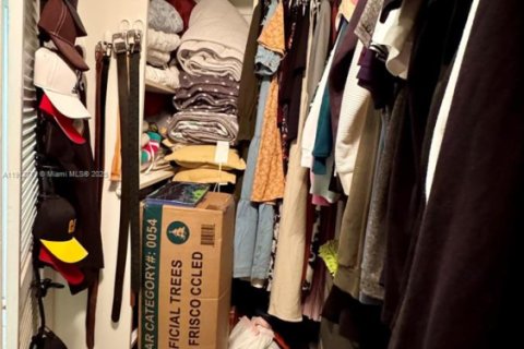 Condo in North Miami Beach, Florida, 2 bedrooms № 1976252 - photo 13