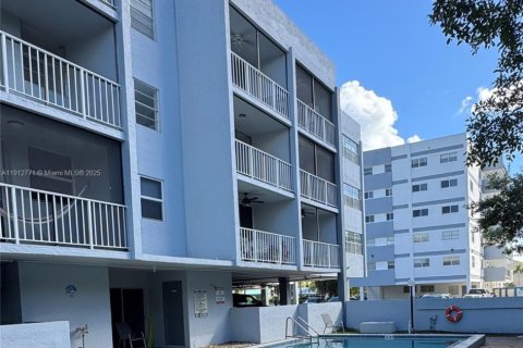 Condo in North Miami Beach, Florida, 2 bedrooms № 1976252 - photo 30