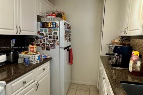 Condo in North Miami Beach, Florida, 2 bedrooms № 1976252 - photo 20