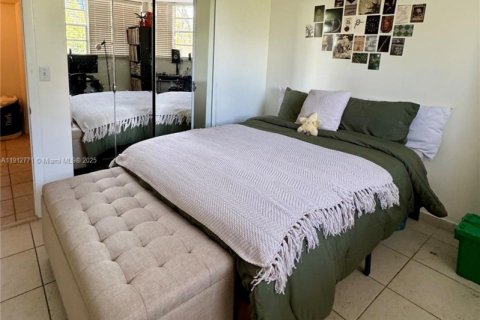 Condo in North Miami Beach, Florida, 2 bedrooms № 1976252 - photo 14