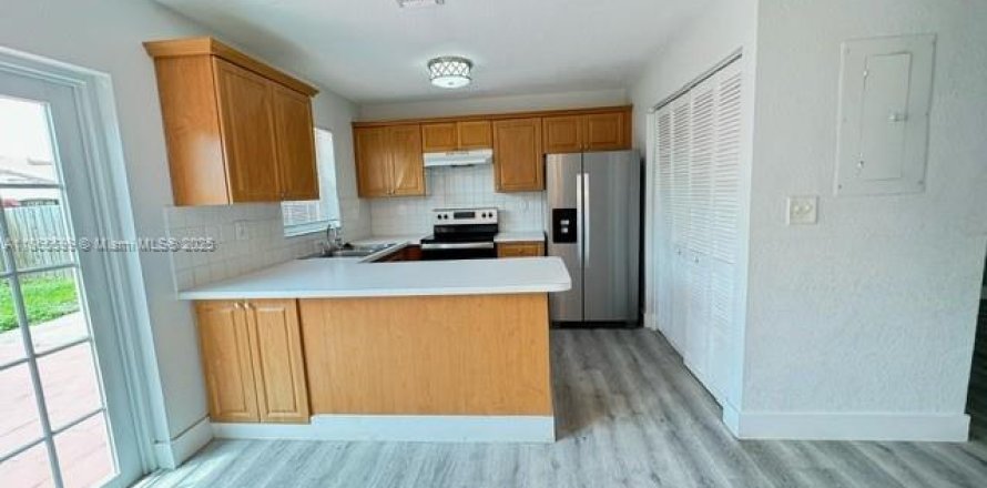 Condo à Miami, Floride, 3 chambres  № 1894284