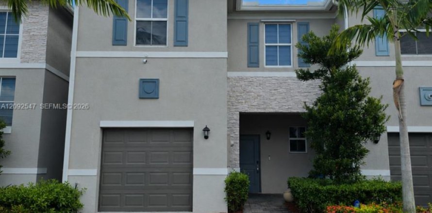 Adosado en Homestead, Florida 3 dormitorios, 159.05 m2 № 2376425