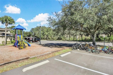 Condo in Oviedo, Florida, 2 bedrooms № 2219398 - photo 22
