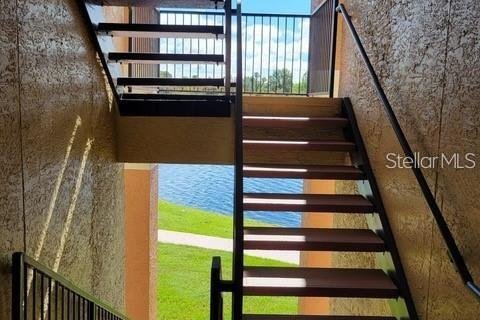 Condo in Oviedo, Florida, 2 bedrooms № 2219398 - photo 19
