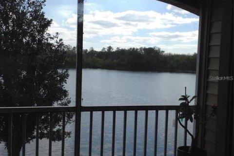 Condo in Oviedo, Florida, 2 bedrooms № 2219398 - photo 10