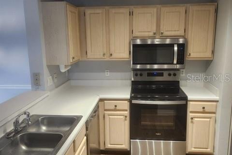 Condo in Oviedo, Florida, 2 bedrooms № 2219398 - photo 5