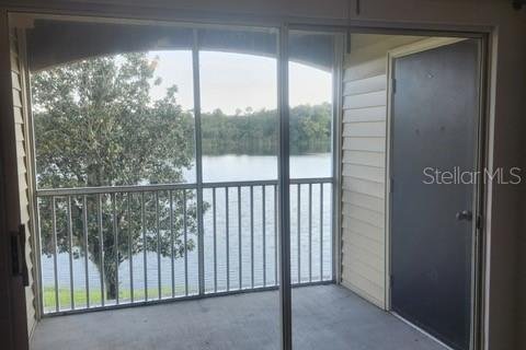 Condo in Oviedo, Florida, 2 bedrooms № 2219398 - photo 11