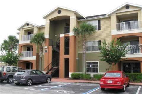 Condo in Oviedo, Florida, 2 bedrooms № 2219398 - photo 2