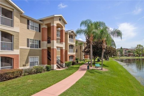Condo in Oviedo, Florida, 2 bedrooms № 2219398 - photo 3