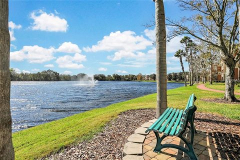 Condo in Oviedo, Florida, 2 bedrooms № 2219398 - photo 28
