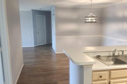 Condo in Oviedo, Florida, 2 bedrooms № 2219398 - photo 4