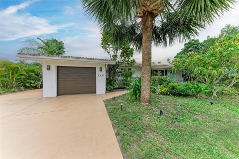 House in Port Charlotte, Florida 3 bedrooms, 157.56 sq.m. № 2101205