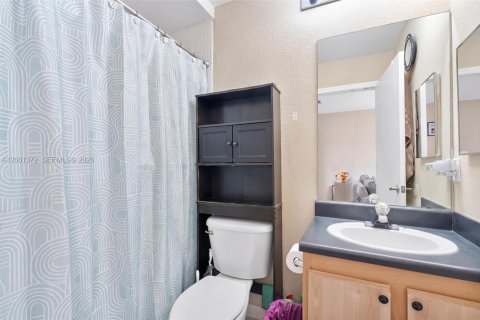 Купить таунхаус в Норт-Майами-Бич, Флорида 3 спальни, 89.74м2, № 2067809 - фото 9