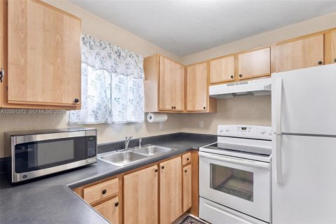 Купить таунхаус в Норт-Майами-Бич, Флорида 3 спальни, 89.74м2, № 2067809 - фото 7