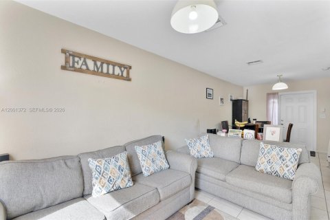 Купить таунхаус в Норт-Майами-Бич, Флорида 3 спальни, 89.74м2, № 2067809 - фото 5