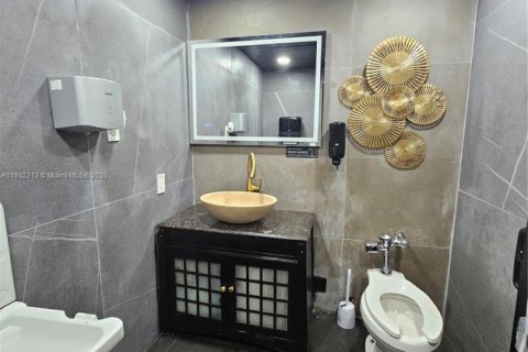 Propiedad comercial en venta en North Miami Beach, Florida № 1865775 - foto 8