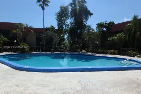 Condo in Miami, Florida, 2 bedrooms  № 1868830 - photo 14