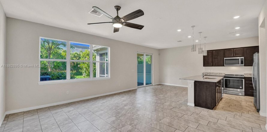 Touwnhouse à Hollywood, Floride 3 chambres, 165.37 m2 № 1931857