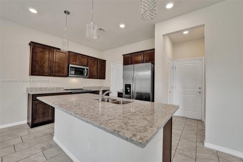 Touwnhouse à louer à Hollywood, Floride: 3 chambres, 165.37 m2 № 1931857 - photo 19