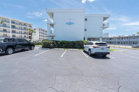 Copropriété à louer à Treasure Island, Floride: 1 chambre, 57.51 m2 № 2101231 - photo 2
