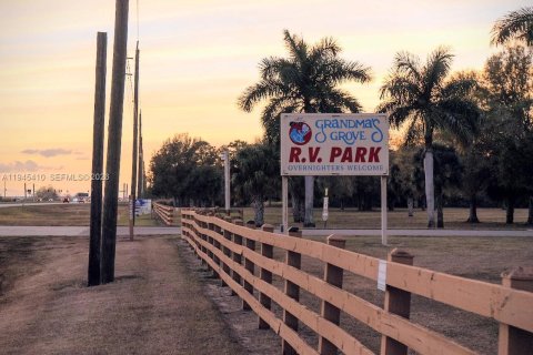 Propiedad comercial en venta en LaBelle, Florida № 2002264 - foto 19